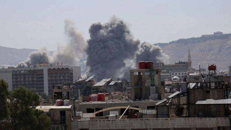 Imagen de uno de los bombardeos israelíes en Damasco.