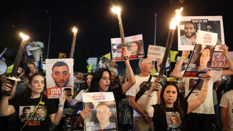 Familiares de los rehenes israelíes secuestrados en Gaza protestaron el jueves por la noche contra los planes de Netanyahu