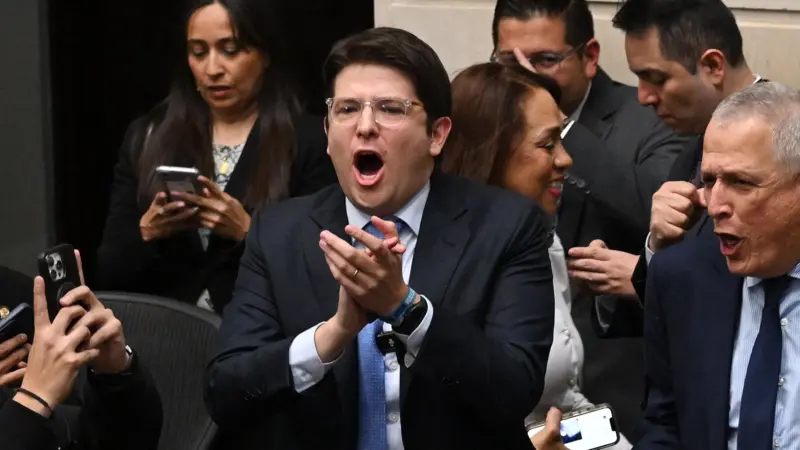 Uribe Turbay durante una sesión en el Congreso de Colombia