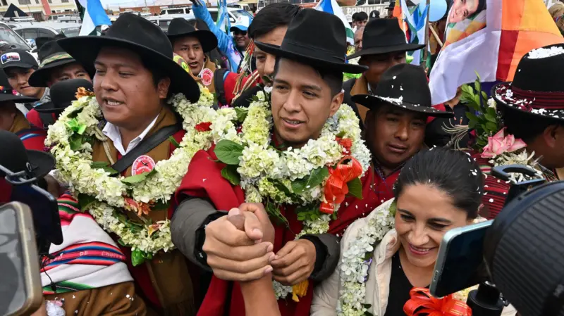Andrónico Rodríguez, presidente del Senado y candidato presidencial por la Alianza Popular, en un acto de campaña en Huarina, Bolivia, el 24 de julio de 2025