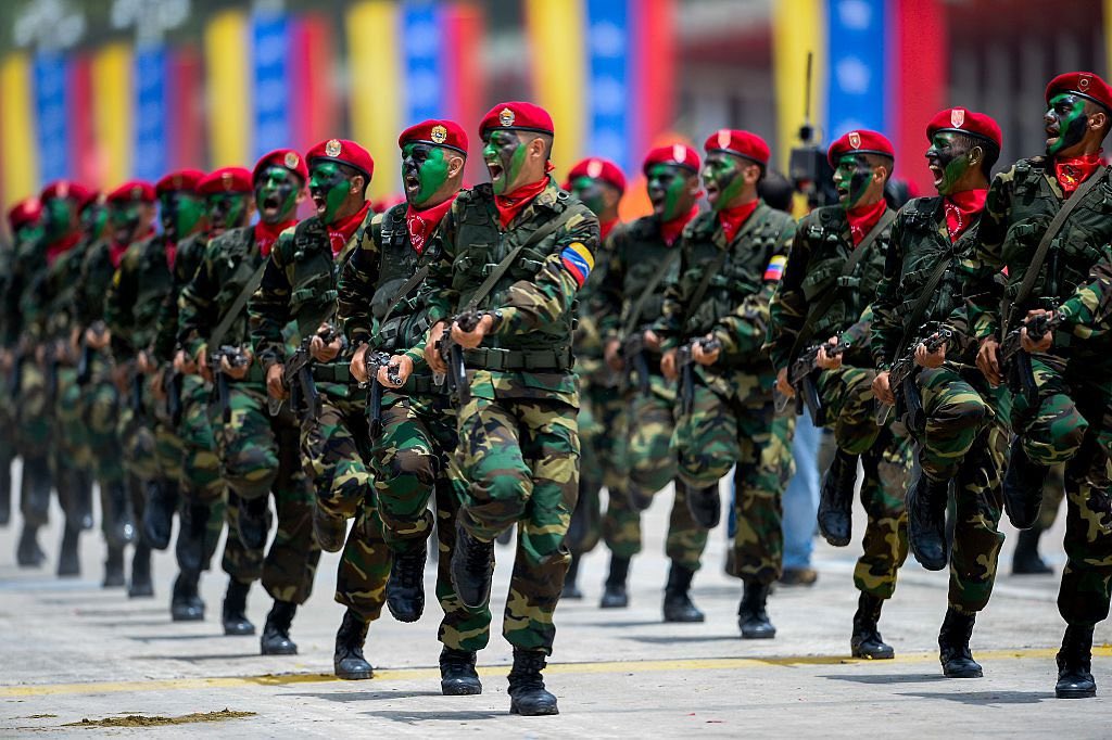 La Fuerza Armada Nacional Bolivariana (FANB) durante un desfile militar